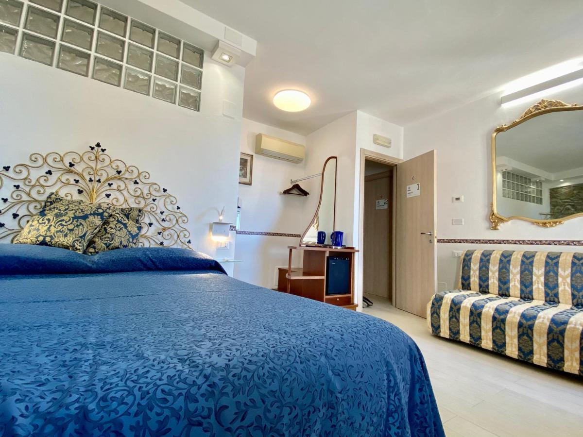 The Manarola Main Plaza Hotel Bagian luar foto
