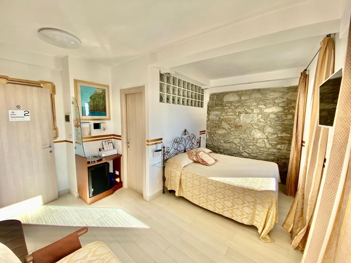 The Manarola Main Plaza Hotel Bagian luar foto