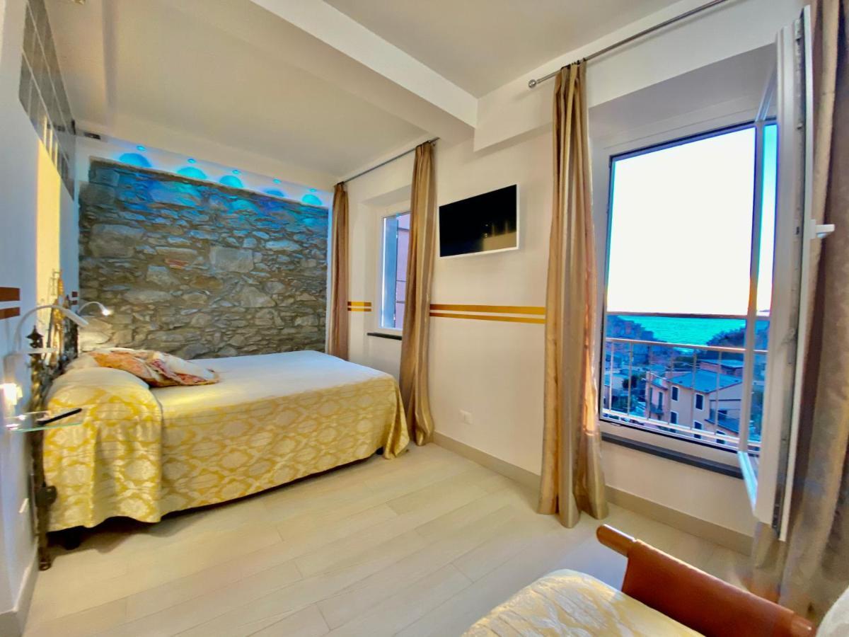 The Manarola Main Plaza Hotel Bagian luar foto