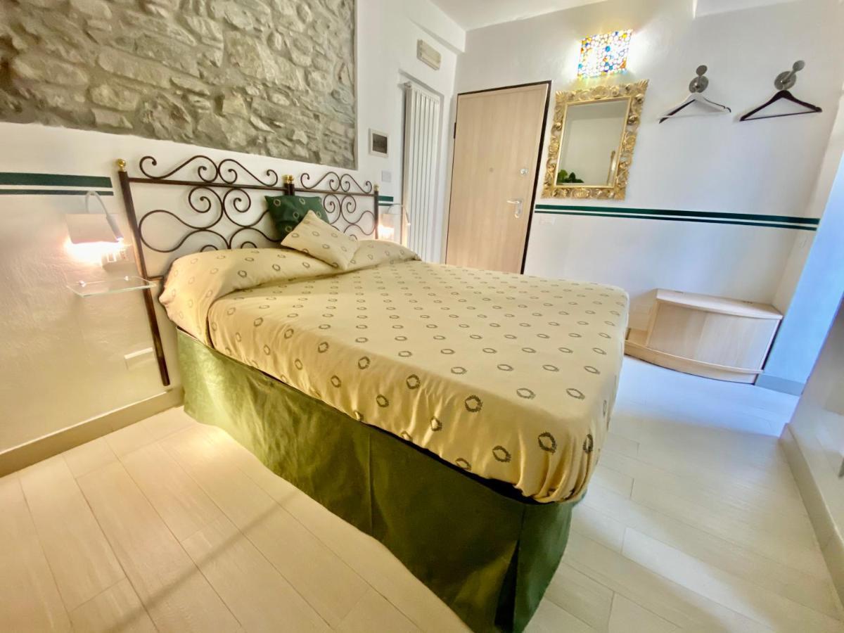 The Manarola Main Plaza Hotel Bagian luar foto