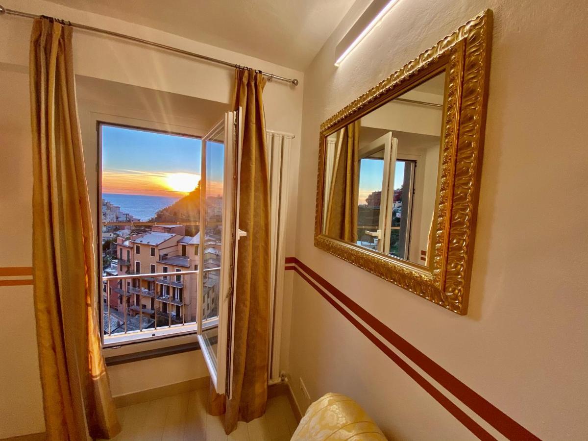 The Manarola Main Plaza Hotel Bagian luar foto