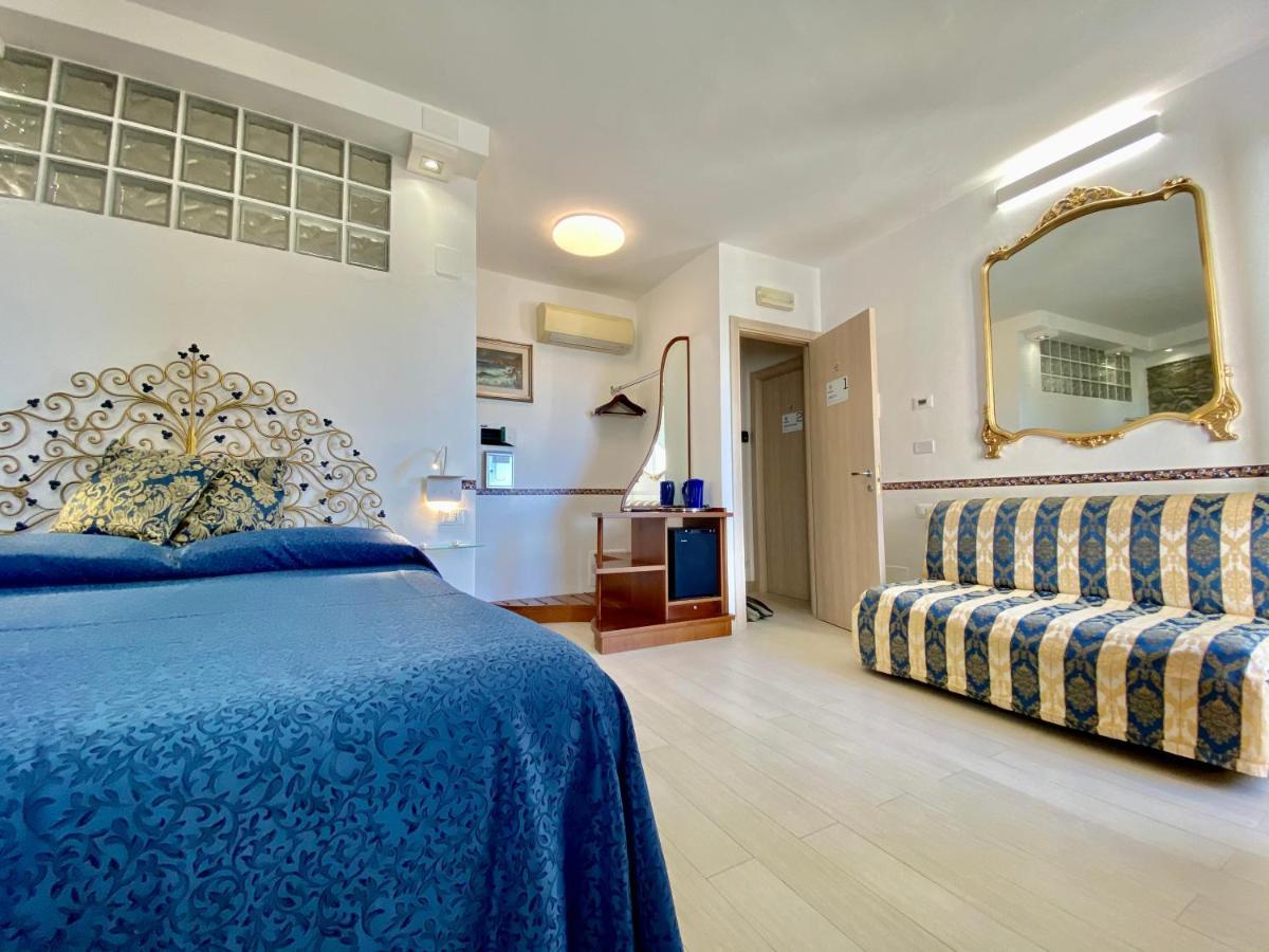The Manarola Main Plaza Hotel Bagian luar foto