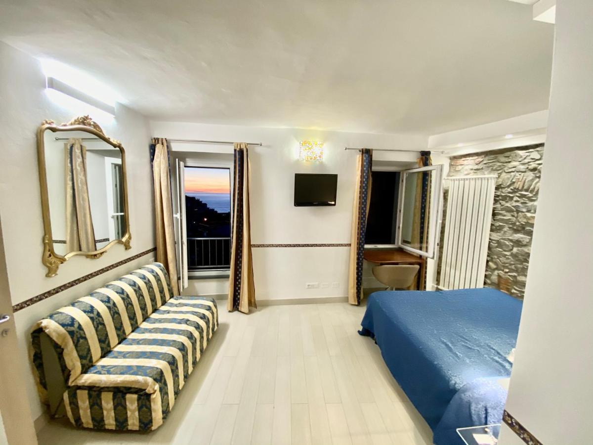 The Manarola Main Plaza Hotel Bagian luar foto
