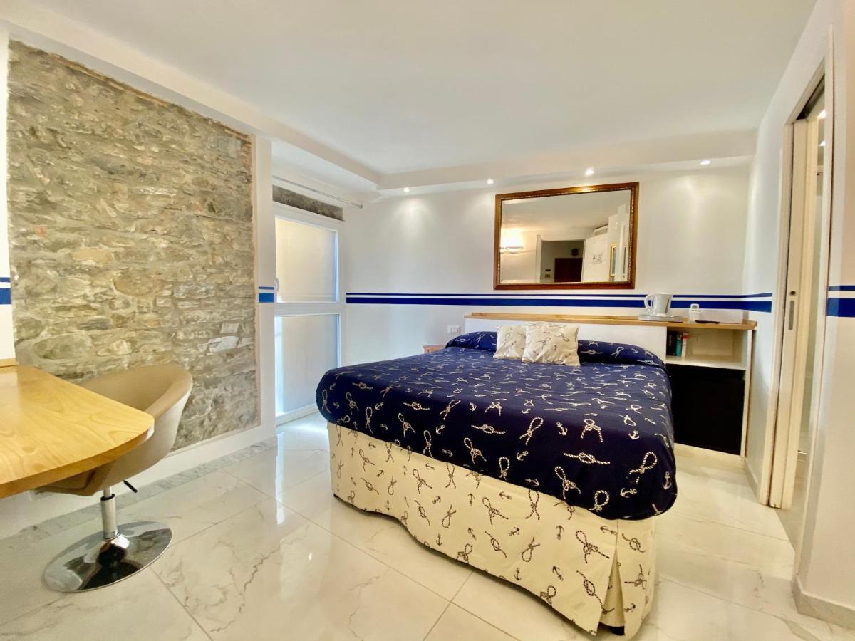 The Manarola Main Plaza Hotel Bagian luar foto
