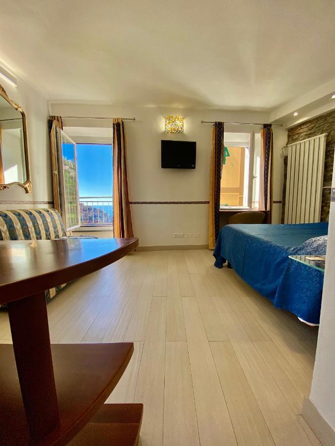 The Manarola Main Plaza Hotel Bagian luar foto