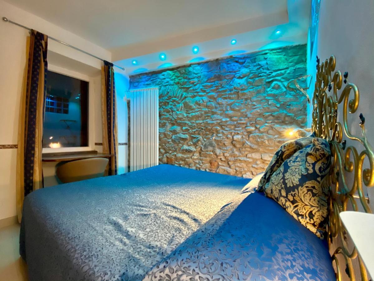 The Manarola Main Plaza Hotel Bagian luar foto