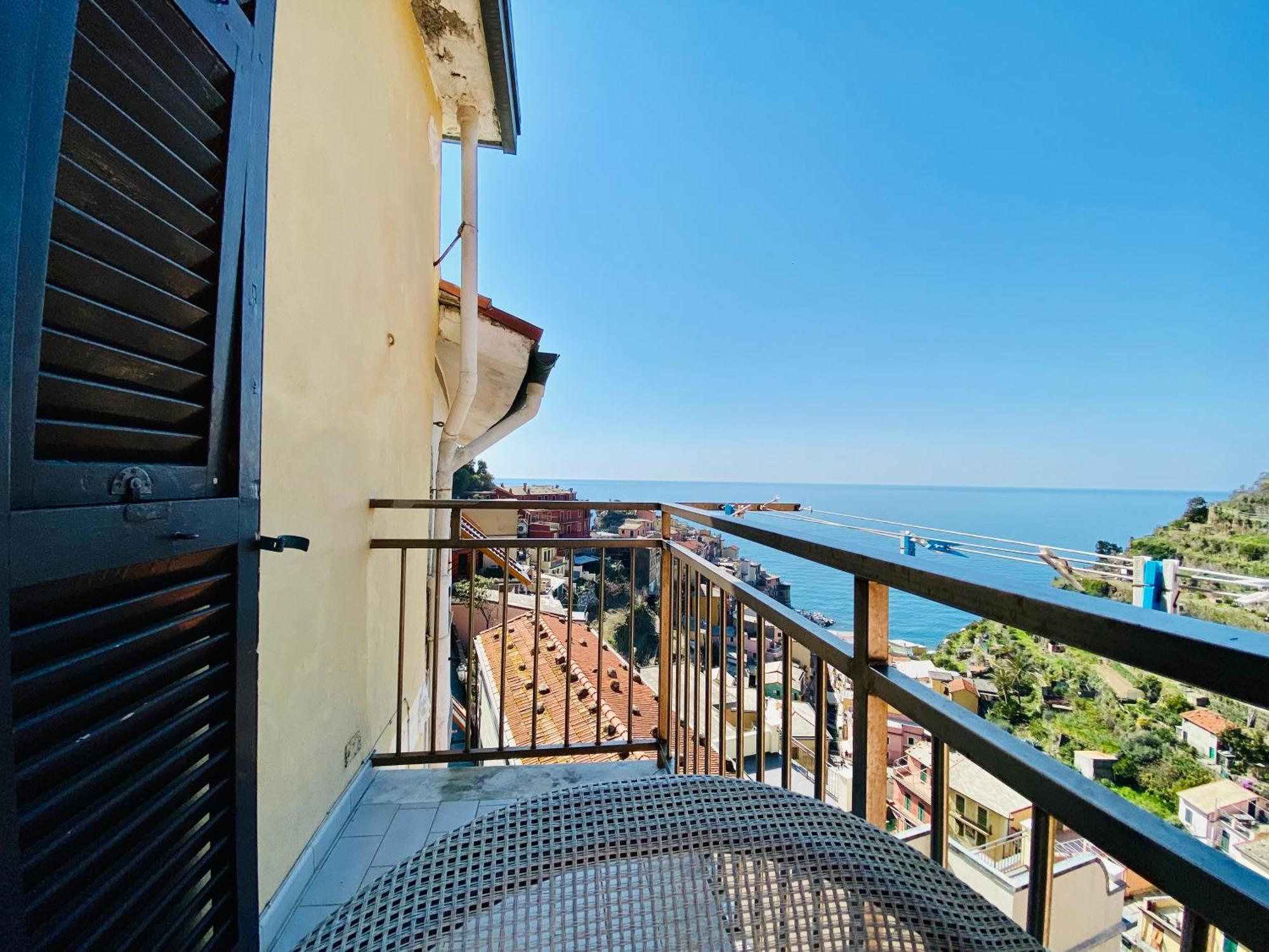 The Manarola Main Plaza Hotel Bagian luar foto