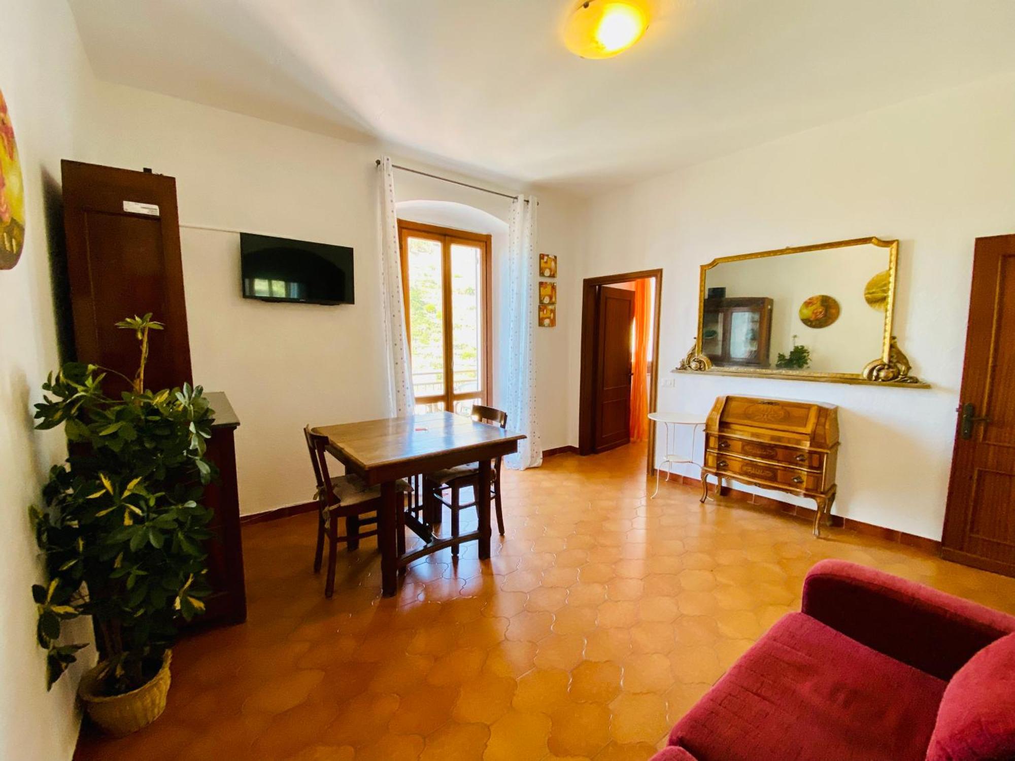 The Manarola Main Plaza Hotel Bagian luar foto