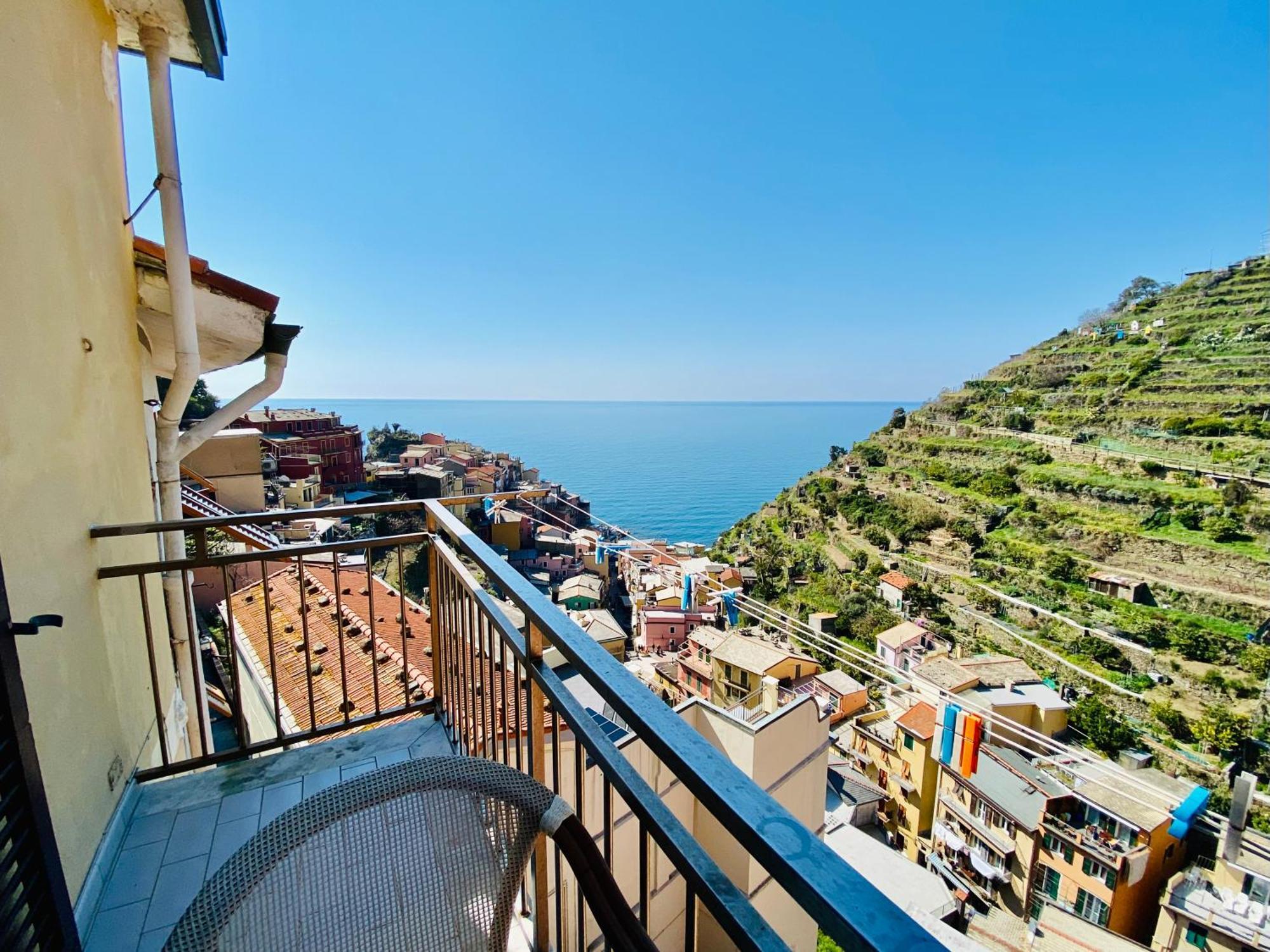 The Manarola Main Plaza Hotel Bagian luar foto