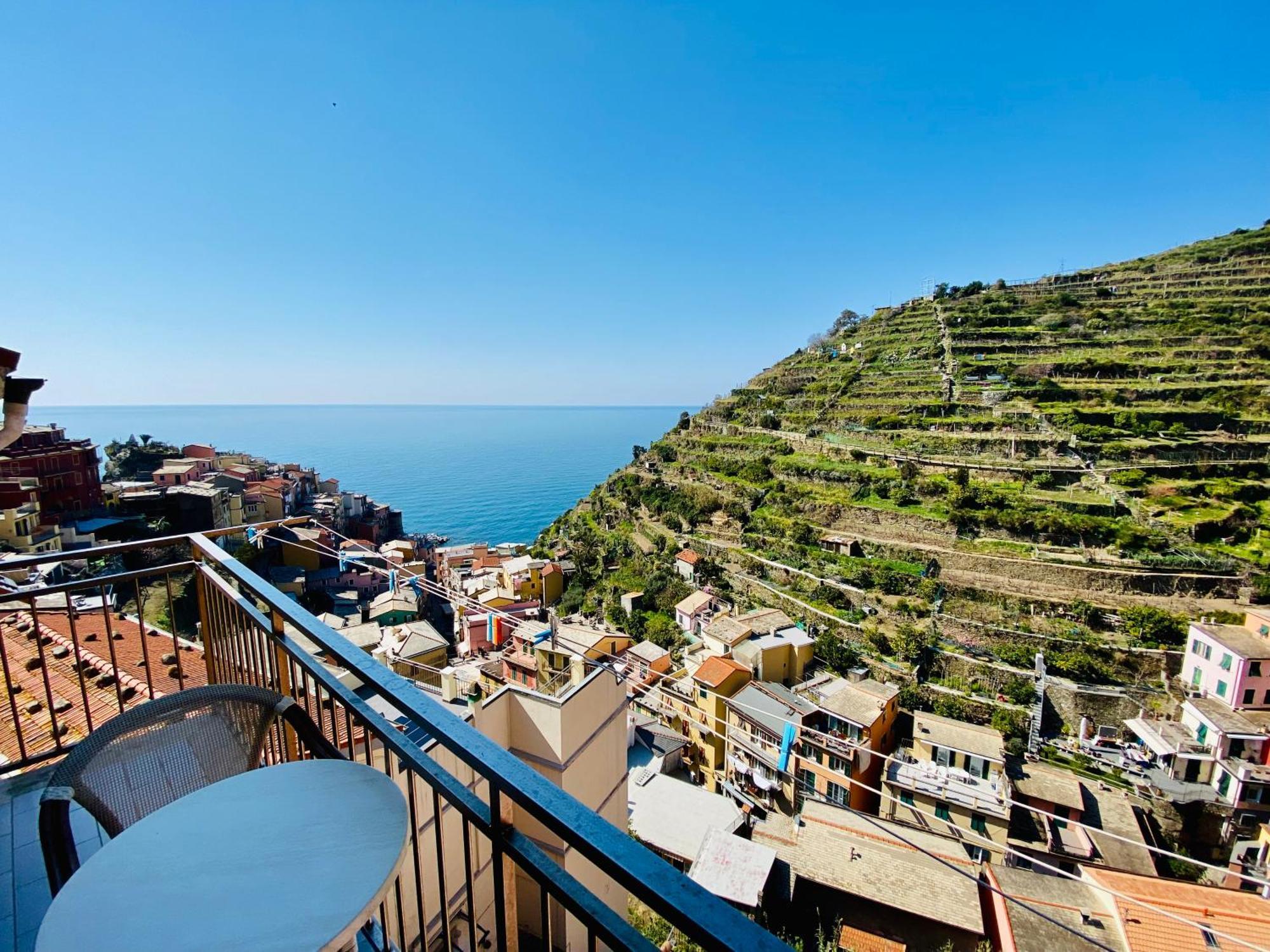 The Manarola Main Plaza Hotel Bagian luar foto