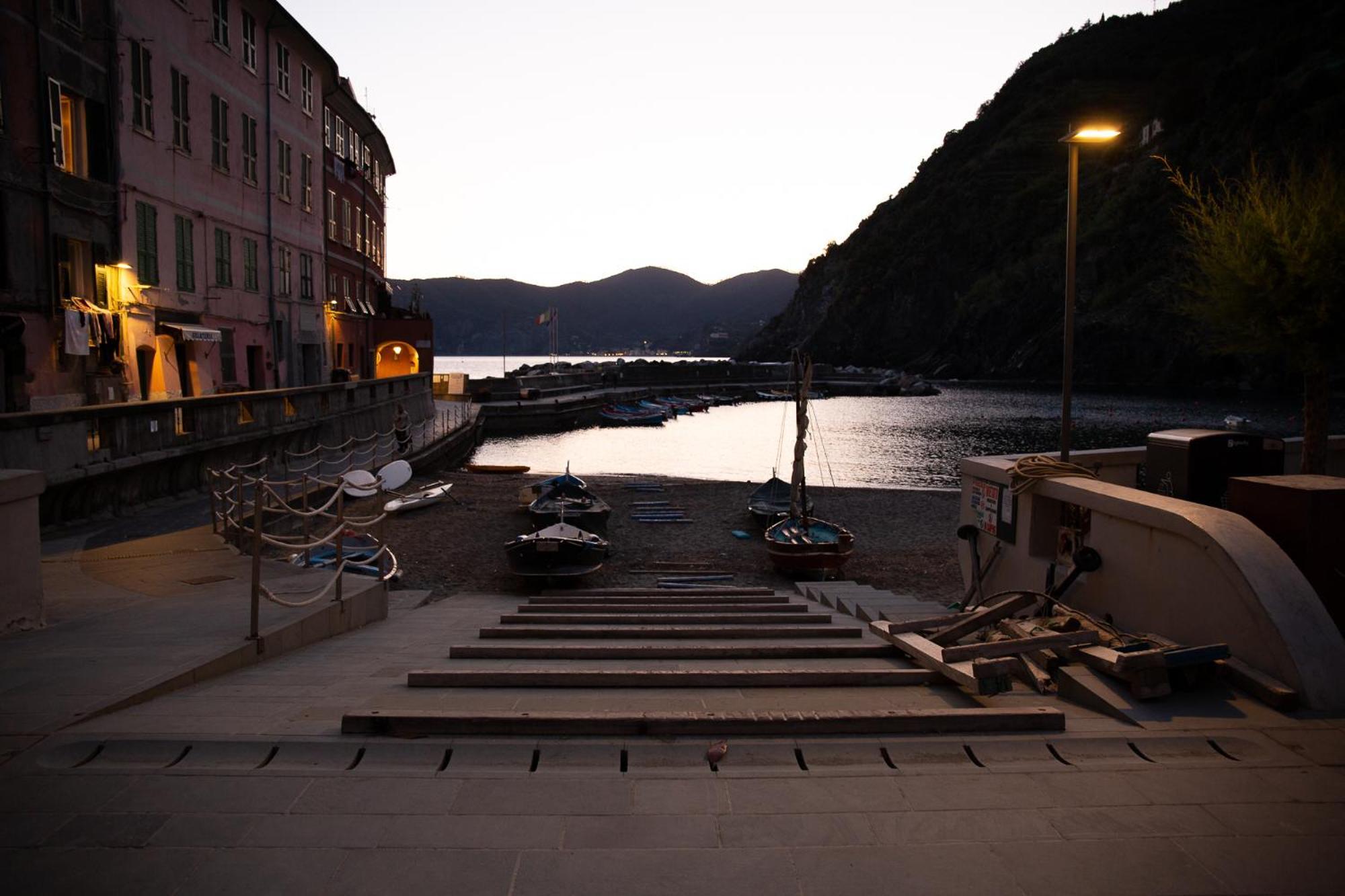 The Manarola Main Plaza Hotel Bagian luar foto