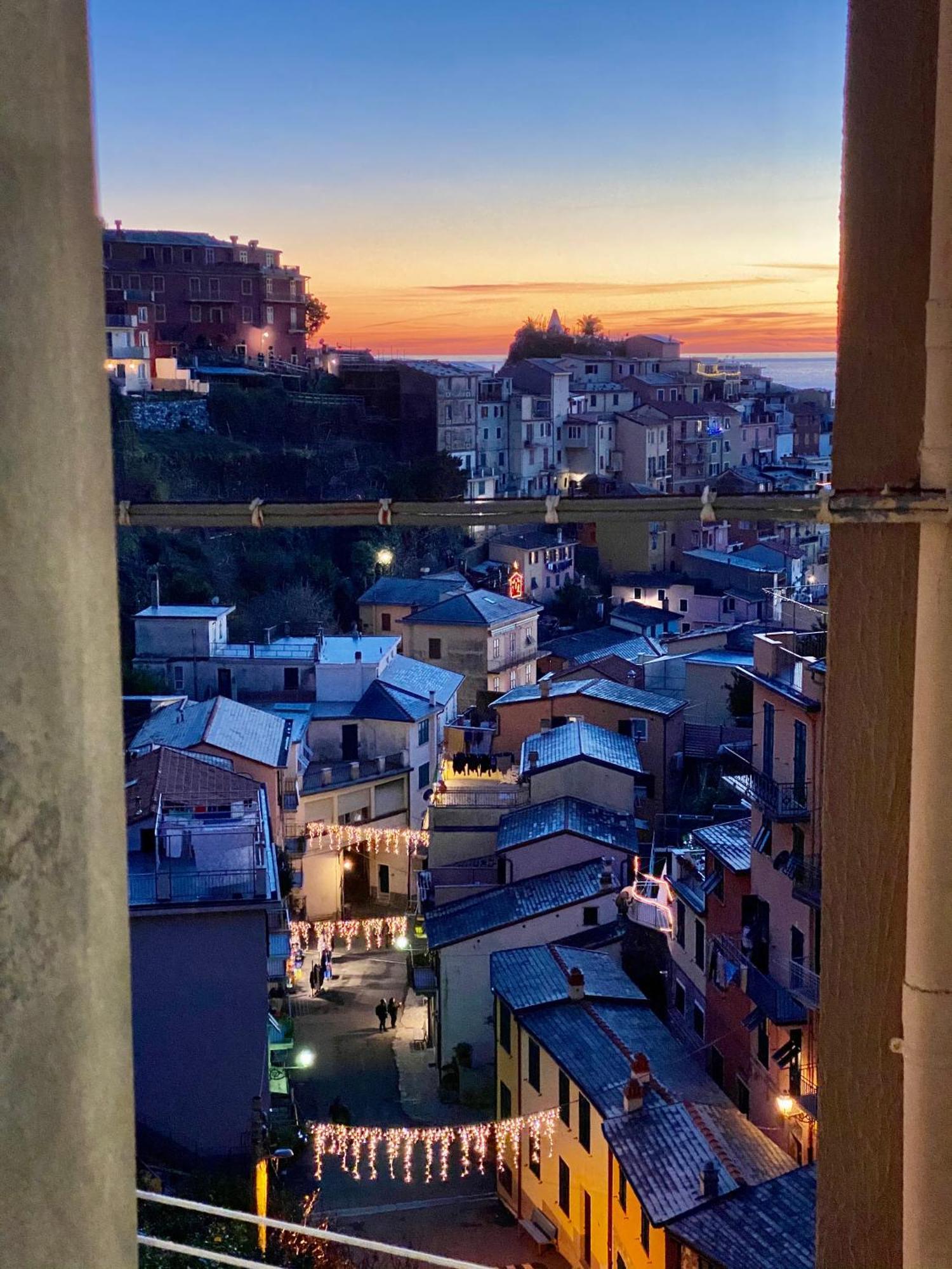The Manarola Main Plaza Hotel Bagian luar foto